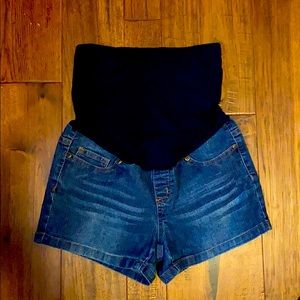 Maternity shorts